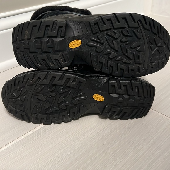 UGG Snow Boots - Picture 5 of 6